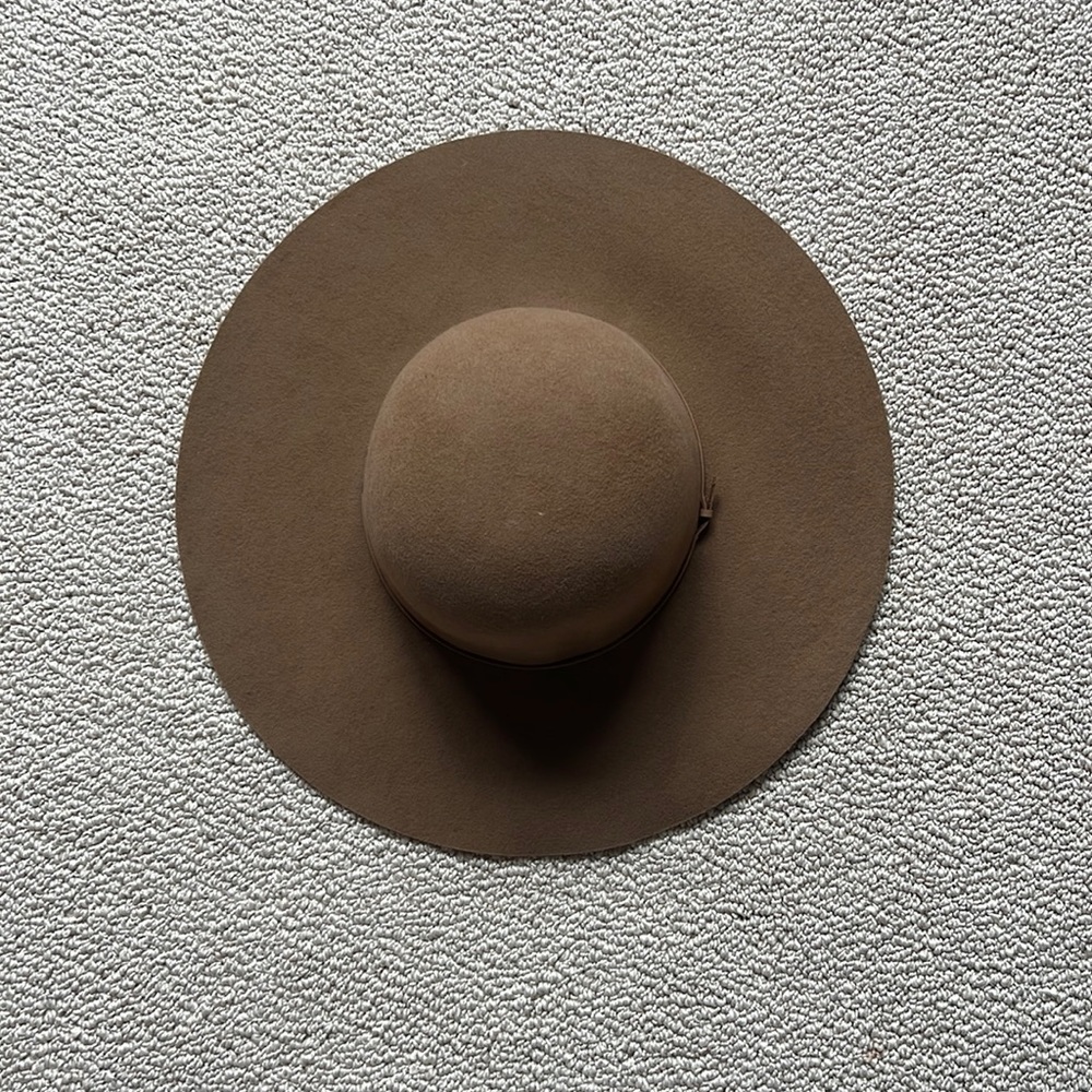 BRAND NEW CONDITION GIGI PIP HAT